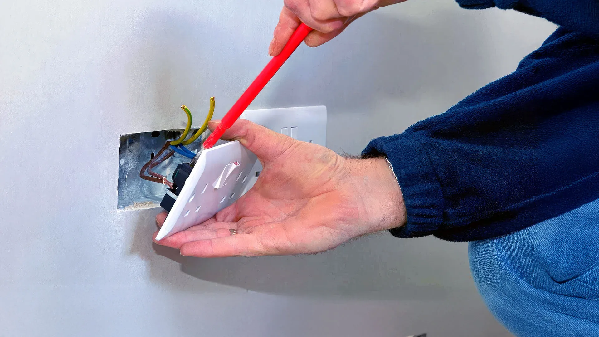 Book a Brisbane electrician today